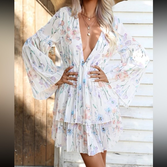 Dresses & Skirts - Boho floral print plunging V neckline flounce sleeve mini dress